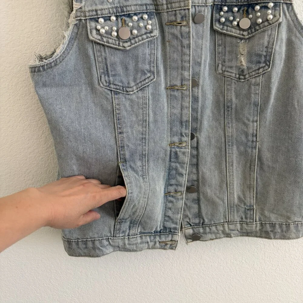 Ebossy Denim Vest Faux Pearl Womens Medium Blue Light Wash Denim Distressed